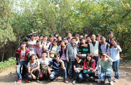 測繪學院高度重視對學生實踐動手能力的培養