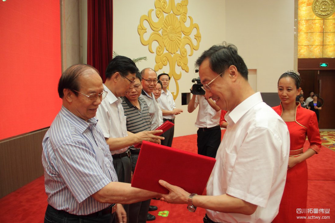 山東測繪地理信息產業基地院士工作站掛牌成立